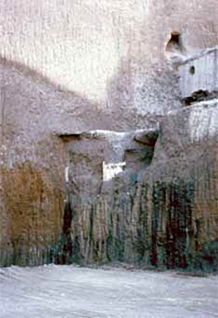 Villa dei Papiri, Herculaneum. Soon after 1999 excavations.
The remains (left) of an apsidal/bow window on the second lower level.